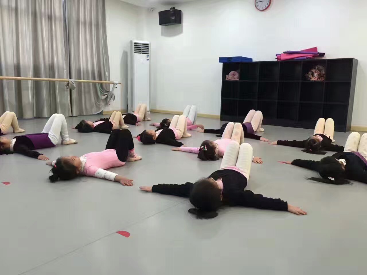選對了舞蹈地膠能很好的減少舞者受傷？【騰方PVC地板】